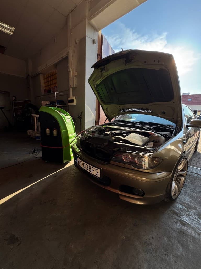 Nabijanie klimy — BMW na stacji Viaken