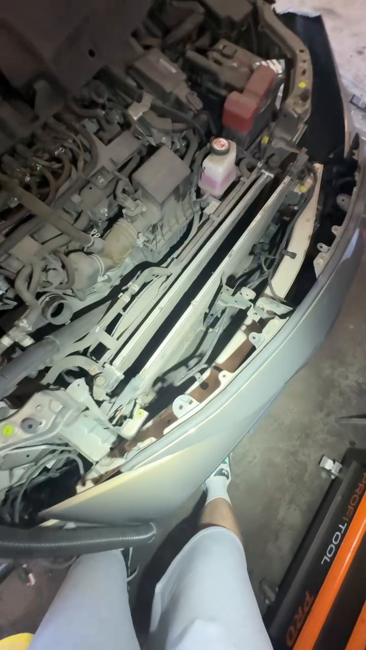 Wymiana chłodnicy klimatyzacji — BESS MOTORS Warszawa